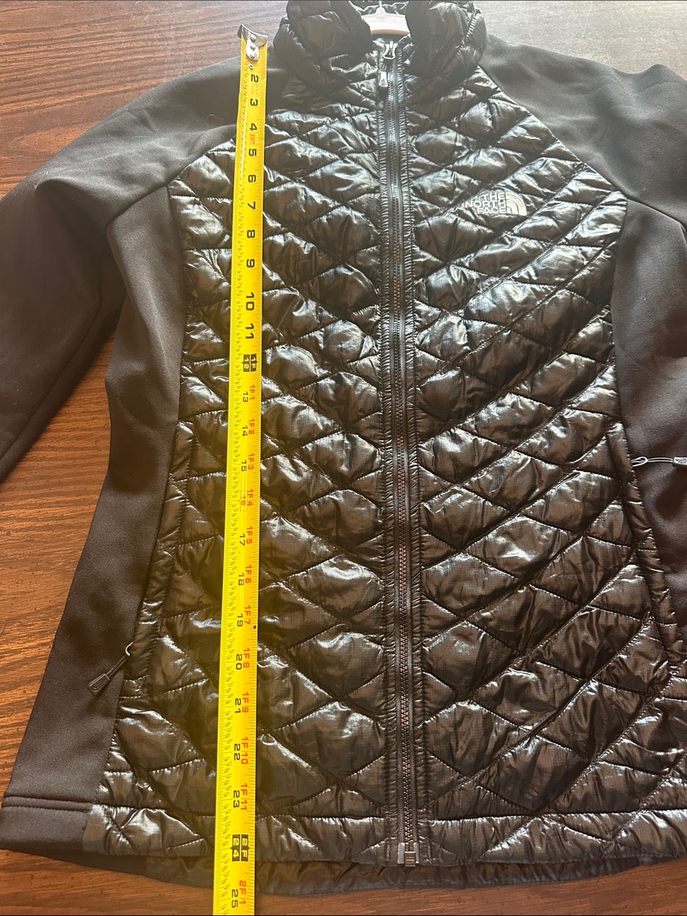 The North Face Women's Black Quilted Hybrid Puffer Jacket - Picture 7 of 8